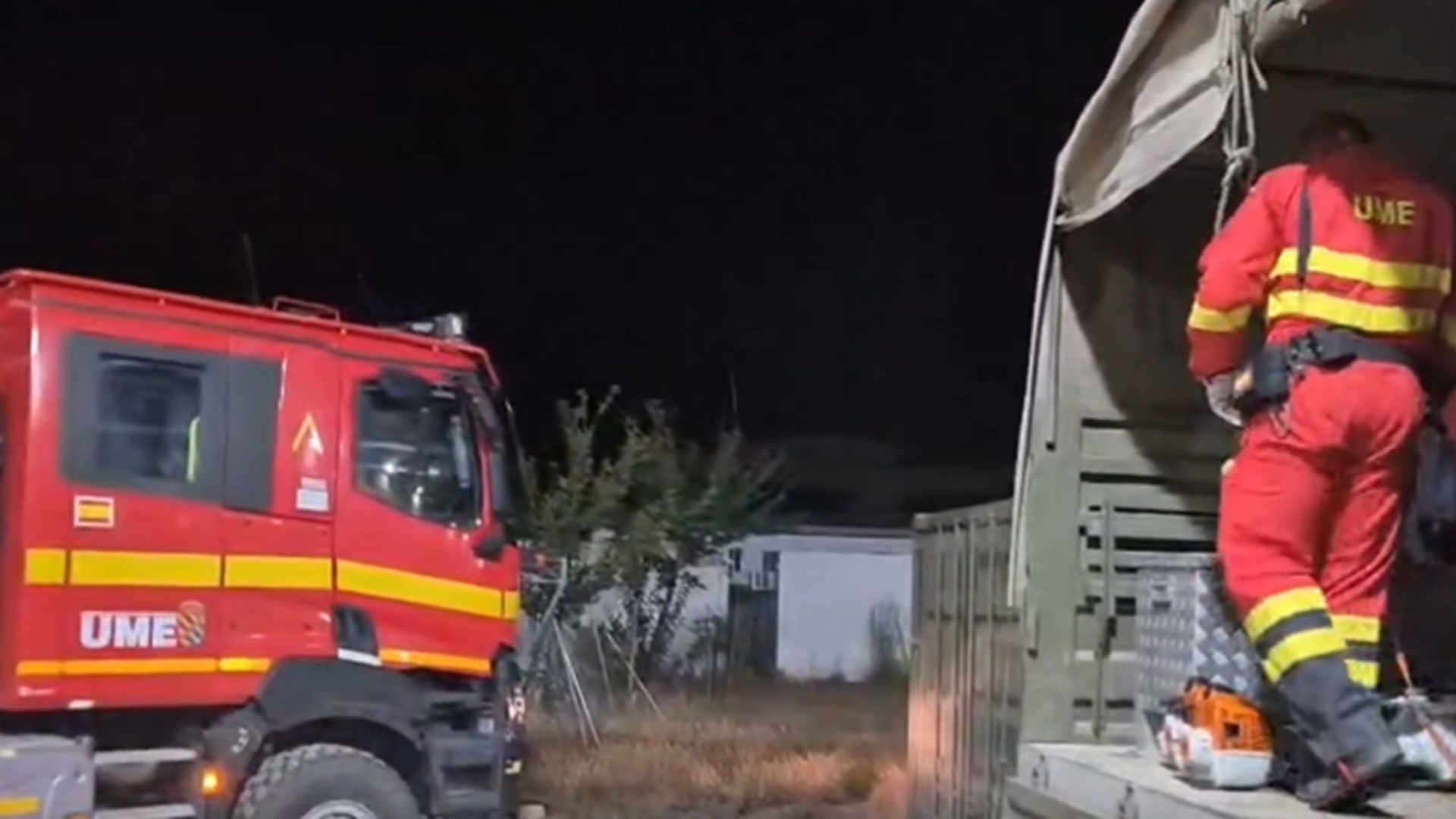 la-ume-lucha-contra-las-fuertes-rachas-de-viento-que-han-reavivado-el-fuego-en-el-incendio-de-los-tu_da39-2 la-ume-lucha-contra-las-fuertes-rachas-de-viento-que-han-reavivado-el-fuego-en-el-incendio-de-los-tu_da39-2