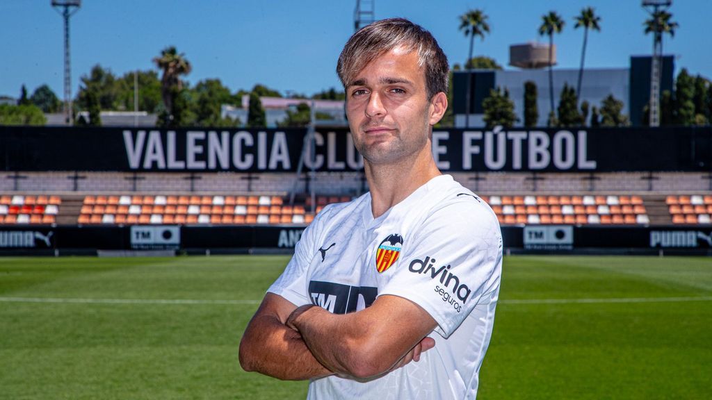 Mario Domínguez renueva con el Valencia CF