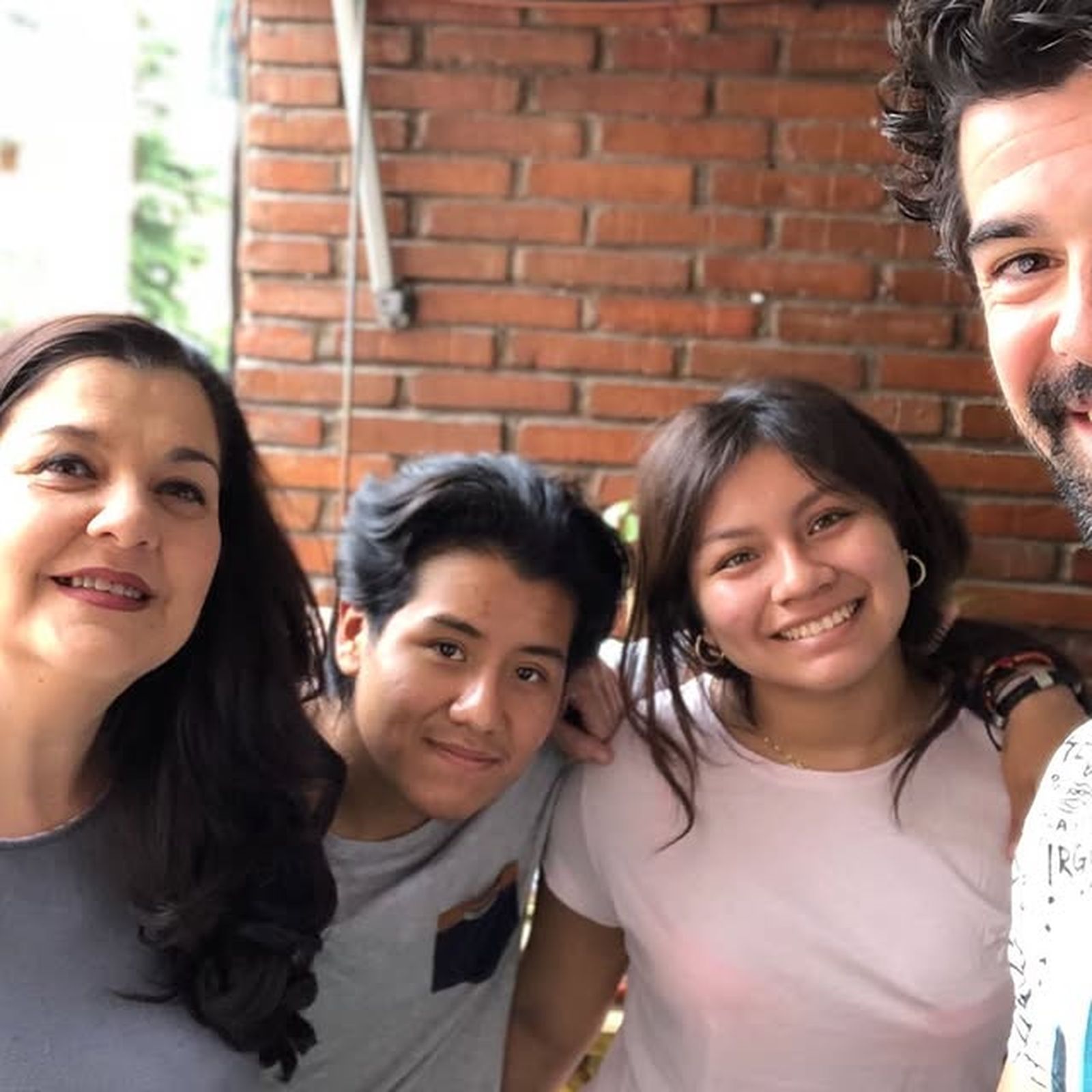 Miguel Ángel Muñoz, sus hermanos Nabila y Gabi, y su madre, Cristina Blanco
