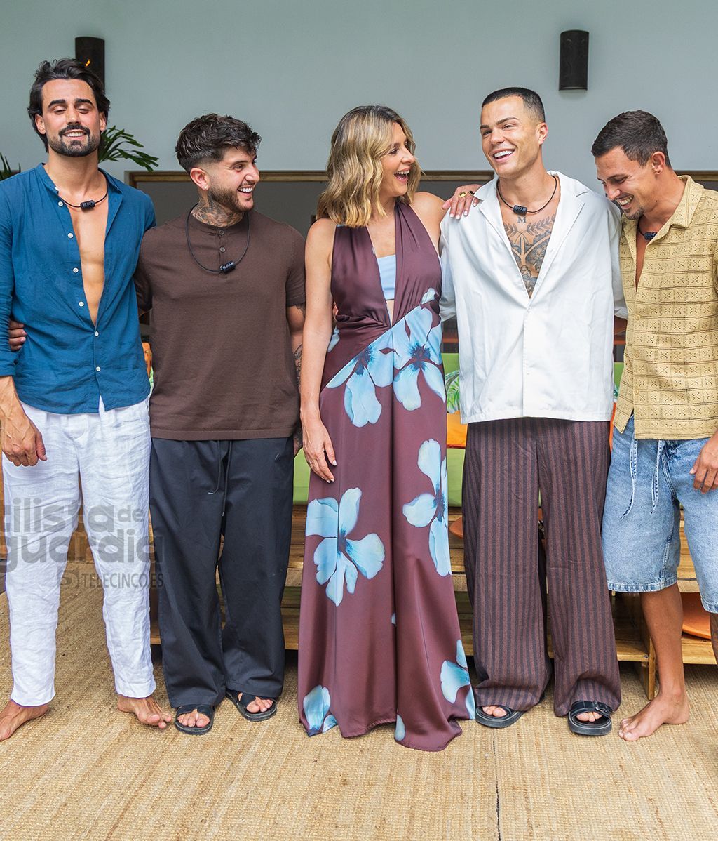Sandra Barneda, divertida junto a los chicos de 'La isla de las tentaciones 10'