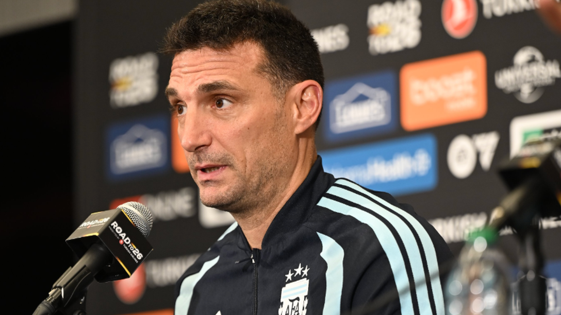Scaloni en sala de prensa
