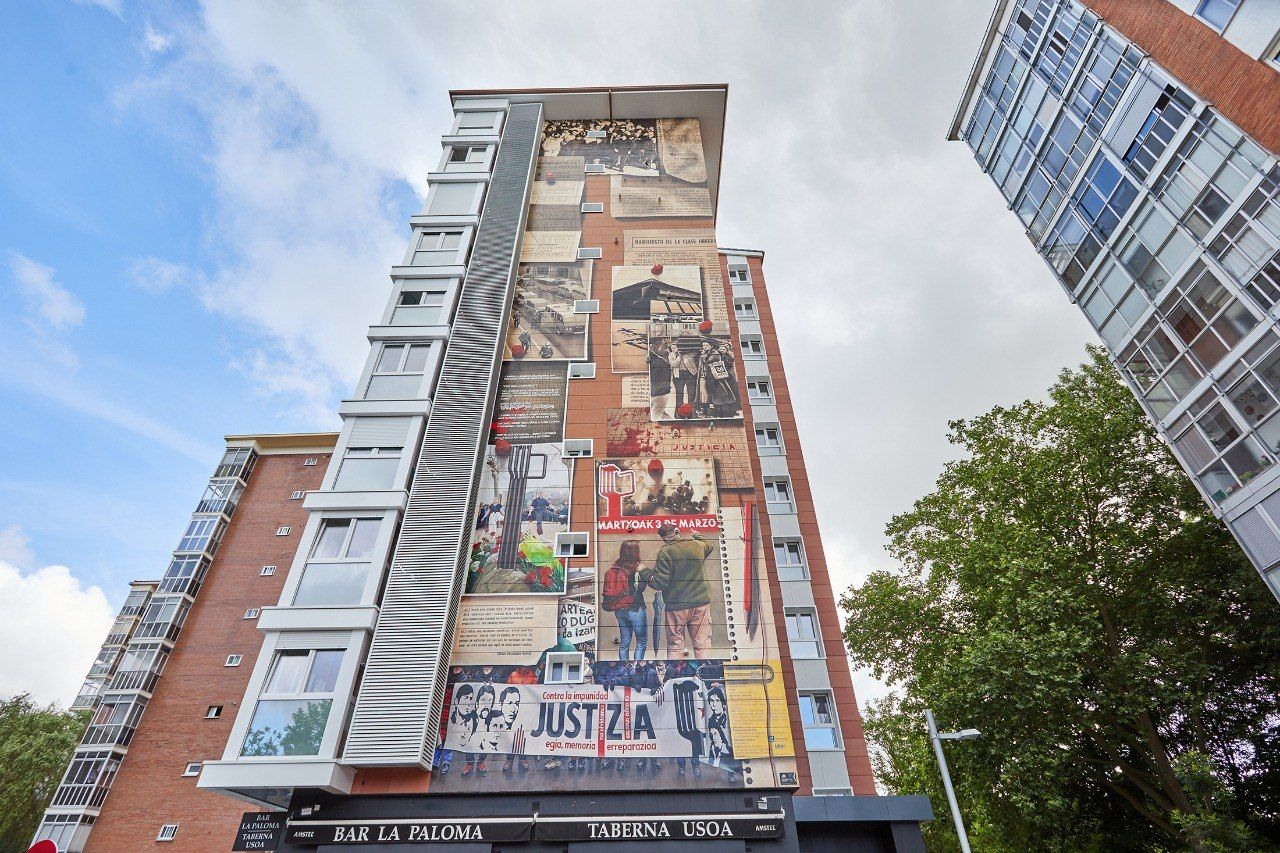 Verónica Werckmeister, muralista y coordinadora del trabajo, y Javier Hernández Landazábal, autor del mural original han participado