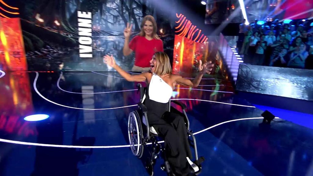 La gran entrada de Ivonne Reyes al plató de 'Supervivientes' en silla de ruedas tras su lesión: "Lo dejé todo allí"