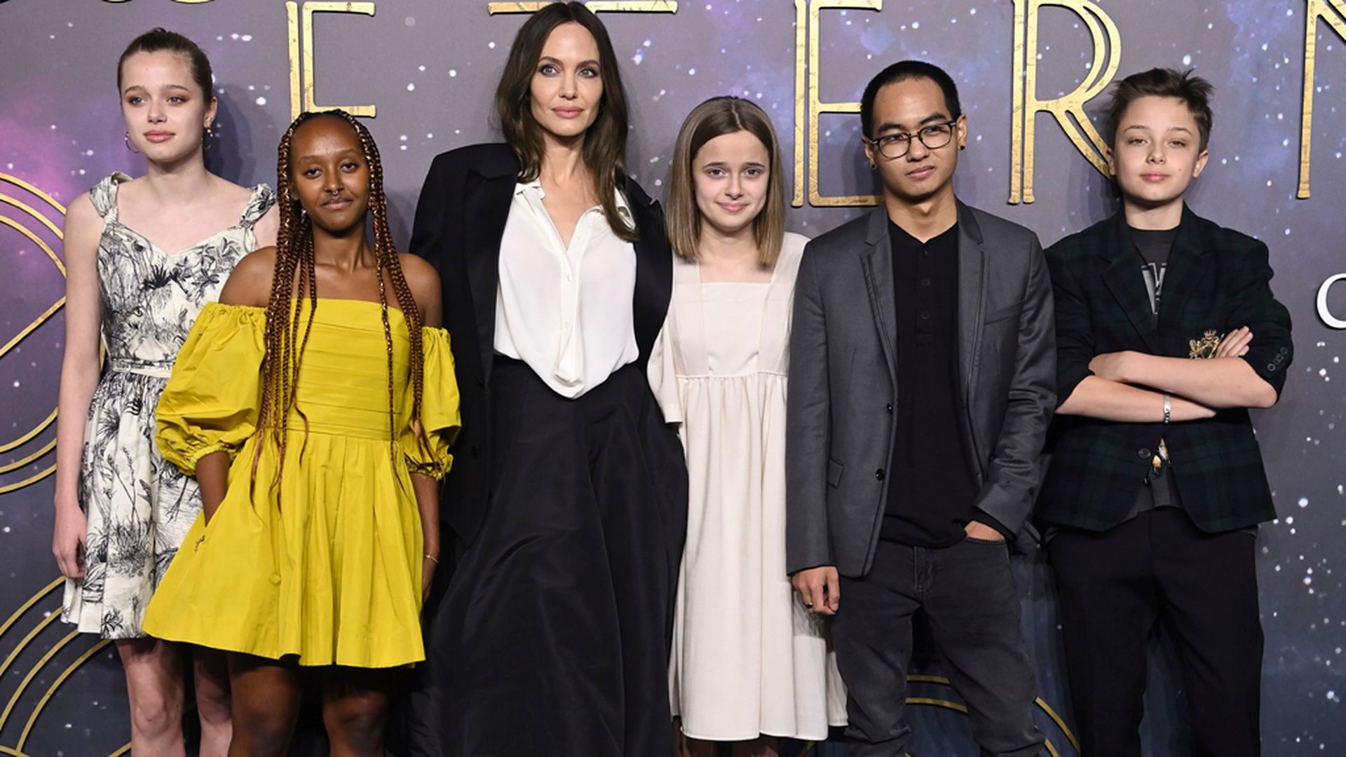 Angelina posa con Shiloh, Zahara, Vivienne, Maddox y Knox en 2021, en pleno conflicto familiar y judicial con Brad Pitt