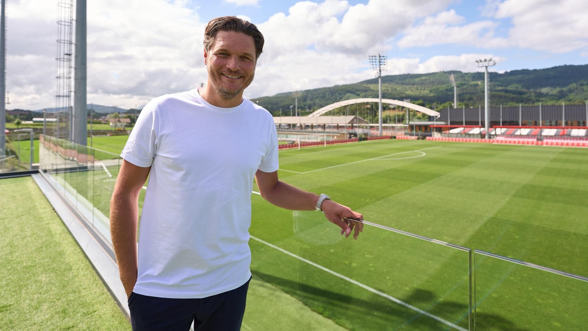 Edin Terzic posa por primera vez en Lezama Edin Terzic posa por primera vez en Lezama
