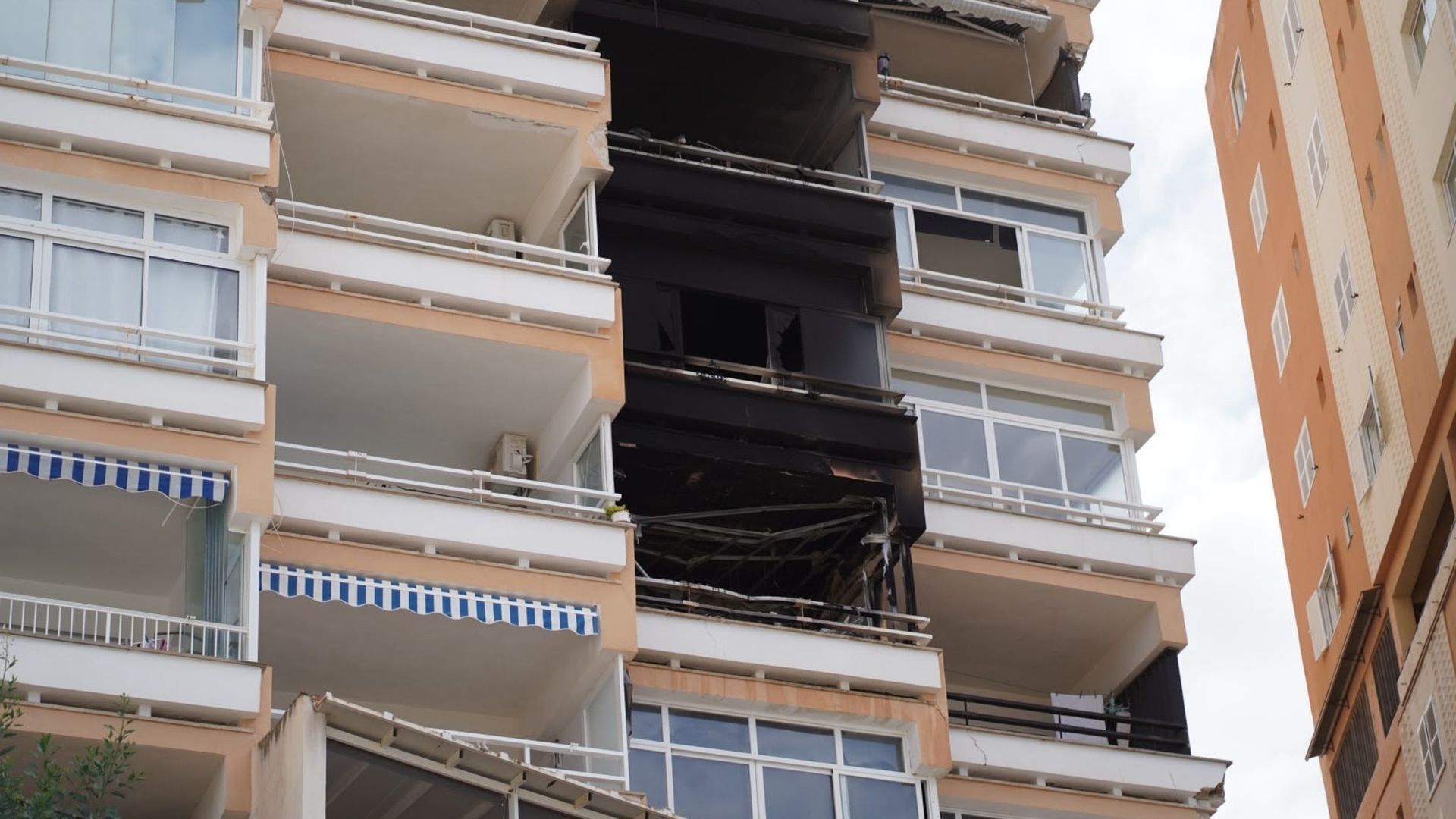 El incendio que ha dejado dos muertos y una veintena de heridos en Magaluf pudo originarse por un fallo eléctrico en una nevera