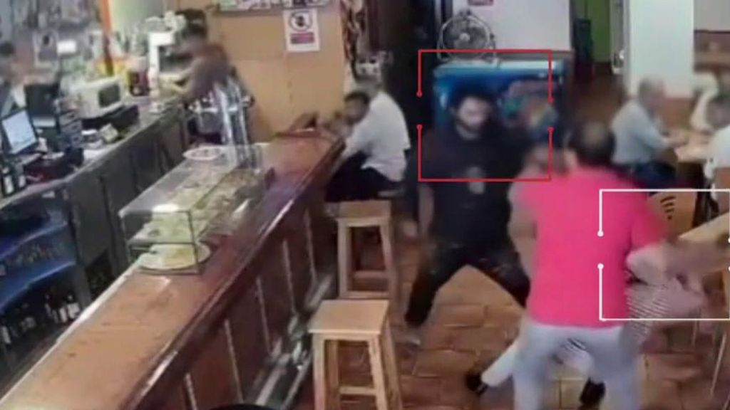 En vídeo | Brutal agresión a una anciana en un bar de Rentería (Guipúzcoa)