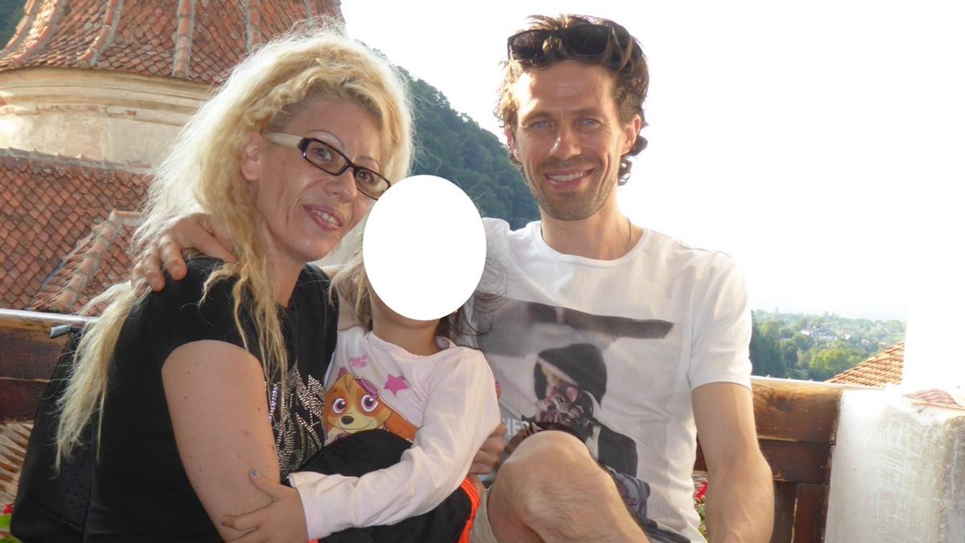 Isabel Raducanu, junto a su hermano Gavril durante un viaje en la localidad de Brasov, en Rumanía