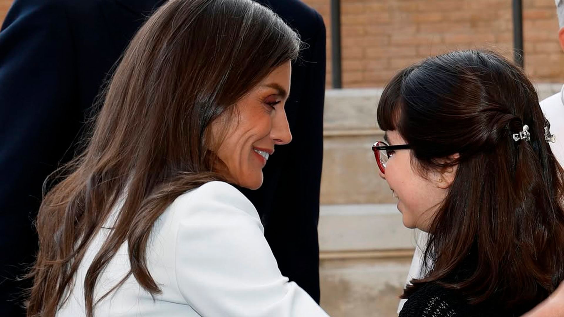 La reina Letizia con Valentina en la misa por el centenario del fallecimiento de Antonio Gaudí La reina Letizia con Valentina en la misa por el centenario del fallecimiento de Antonio Gaudí