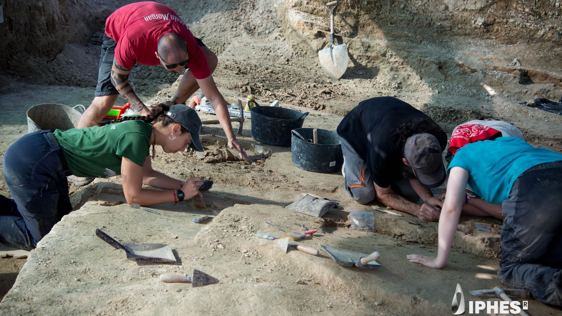 Los investigadores en el Camp del Ninots (Girona)