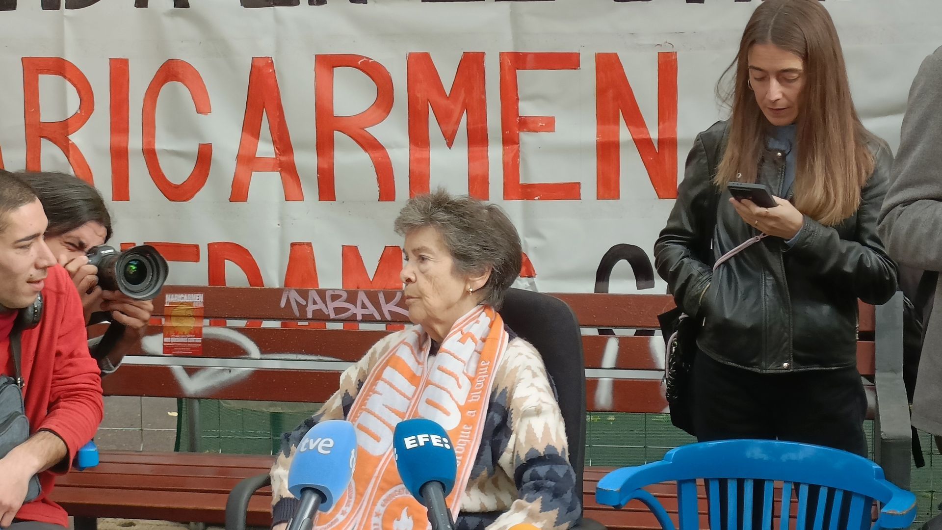 Mari Carmen, de 87 años, resiste tras suspenderse temporalmente su desahucio: "No me van a echar"