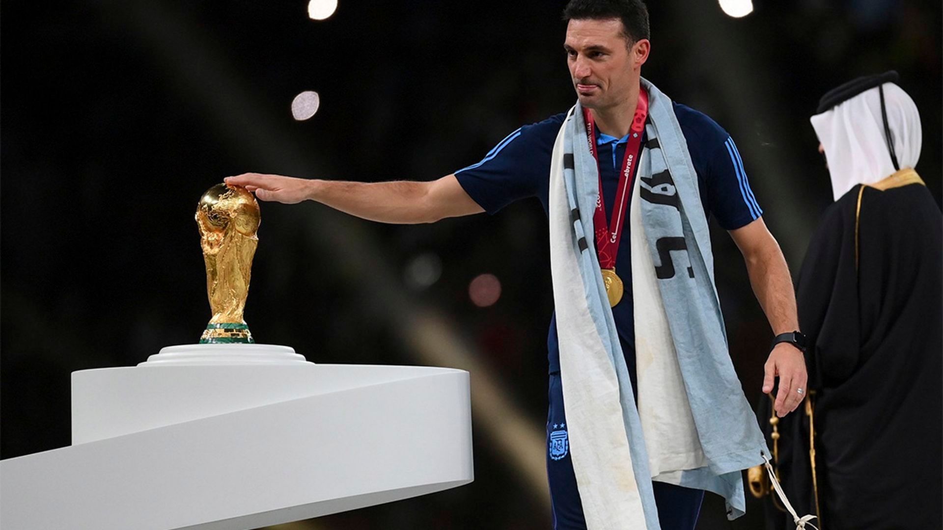 Scaloni, con la Copa del Mundo