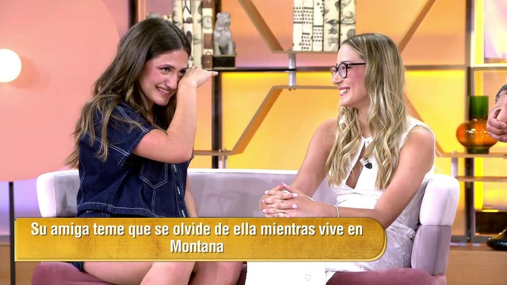 El lacrimógeno momento entre dos amigas de la infancia que se separarán un año por motivos laborales: "No te olvides de mí"