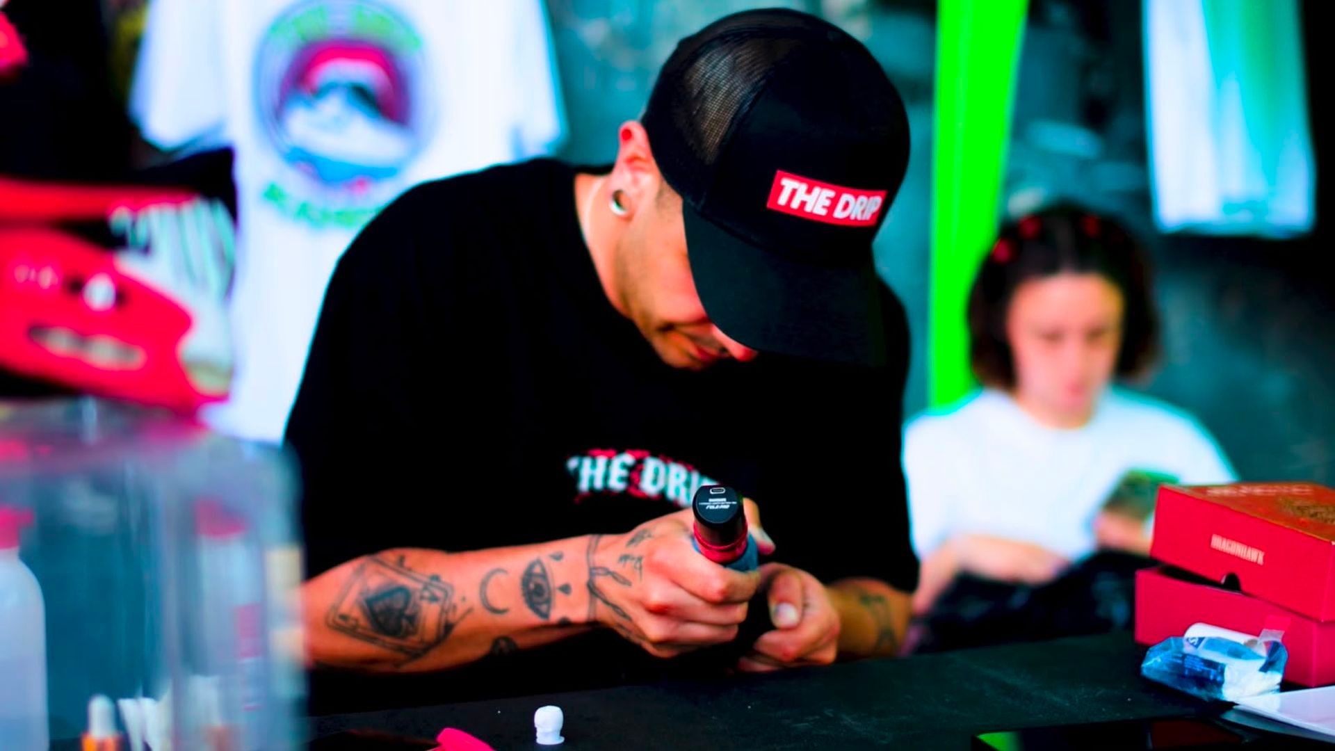 Borja trabajando en uno de sus diseños Borja trabajando en uno de sus diseños