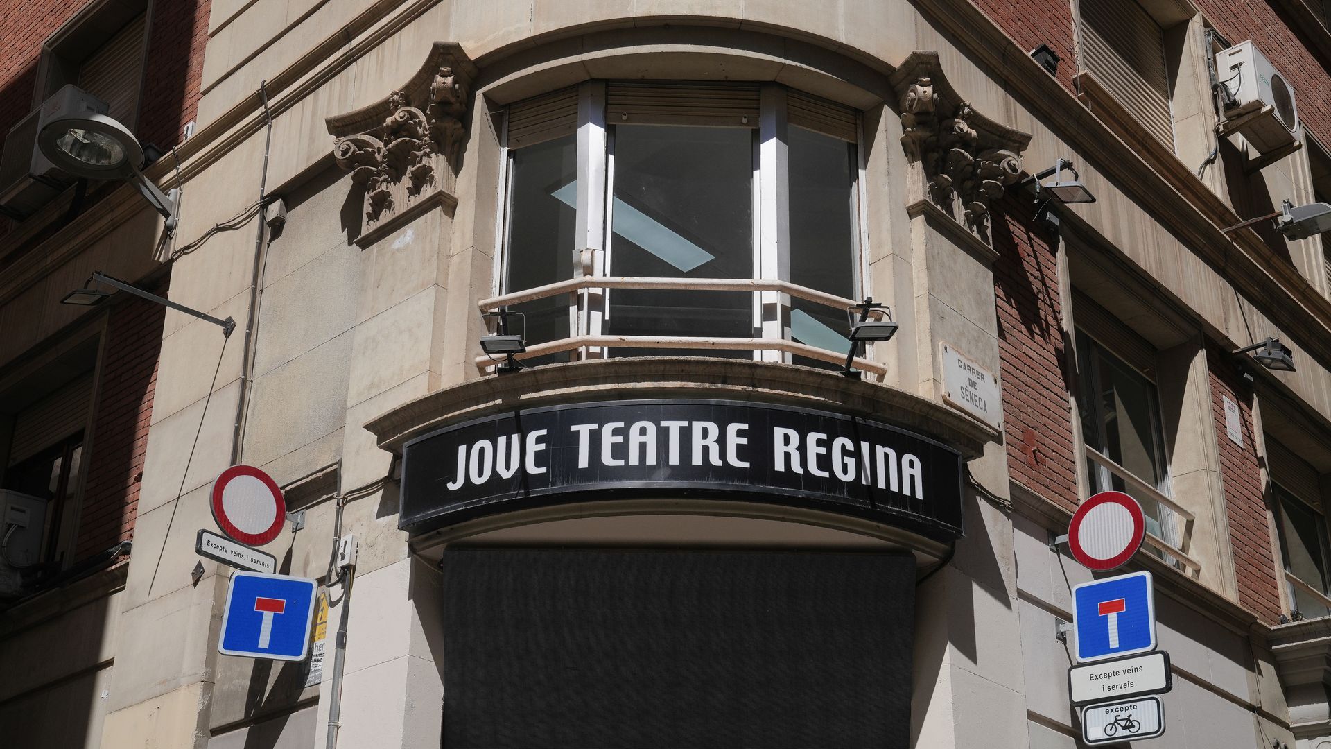 El Jove Teatre Regina de Barcelona está en la calle Sèneca El Jove Teatre Regina de Barcelona está en la calle Sèneca