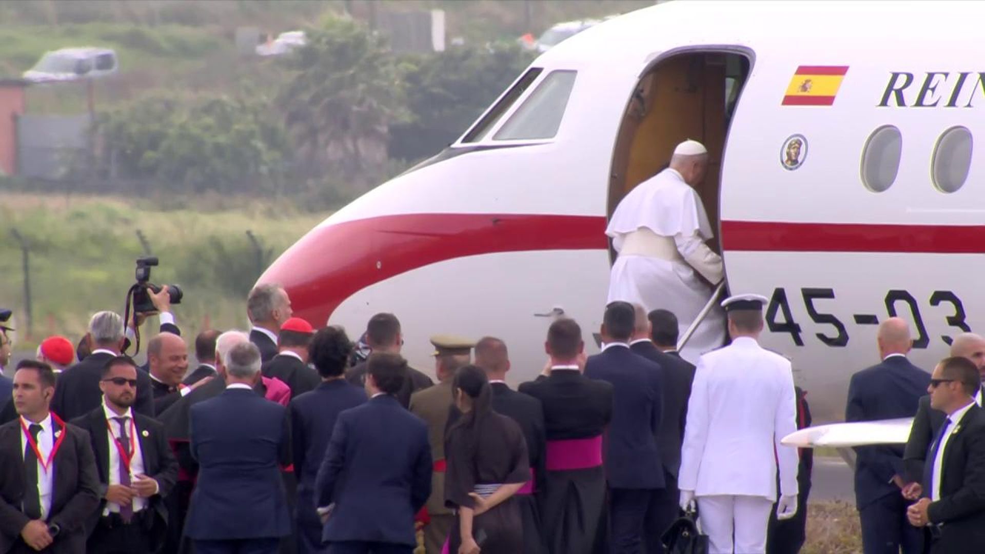 El papa vuela a Roma