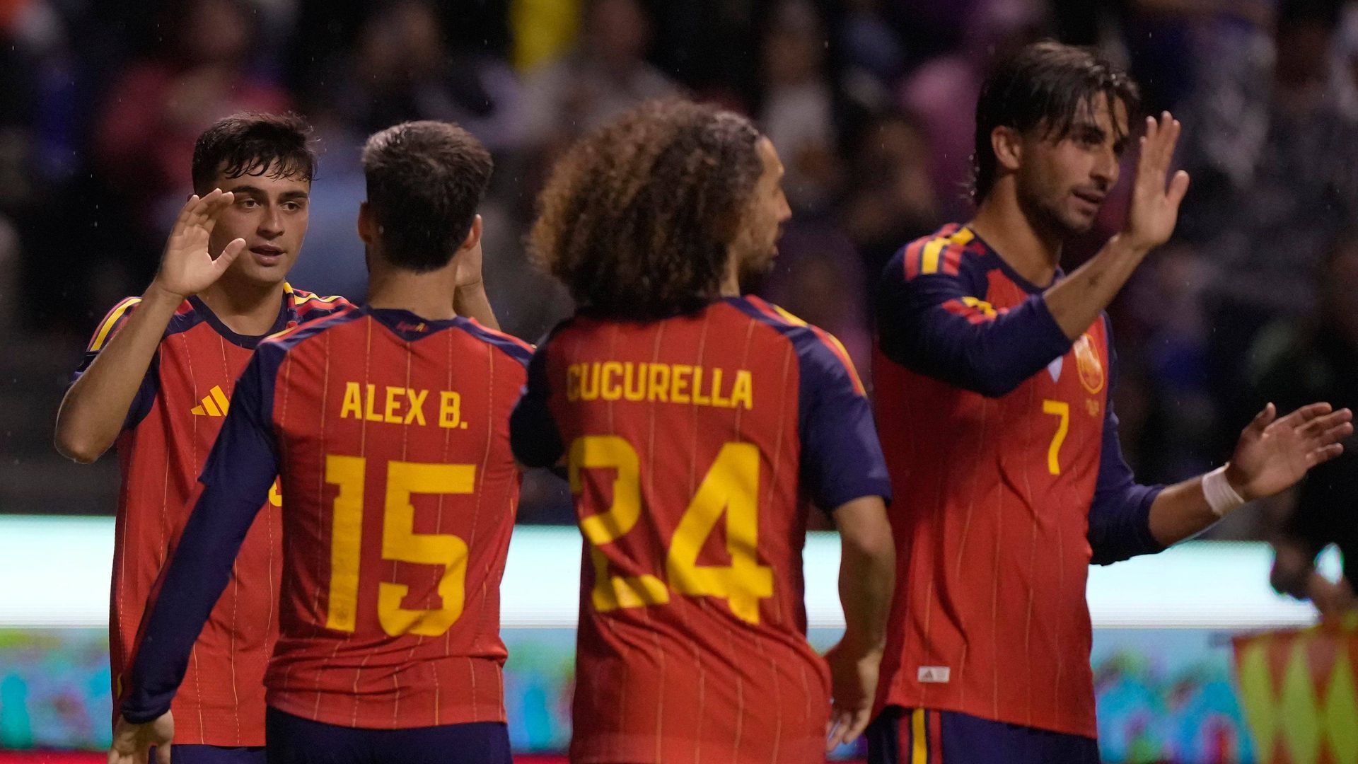 Jugadores de España celebrando un gol en un amistoso Jugadores de España celebrando un gol en un amistoso