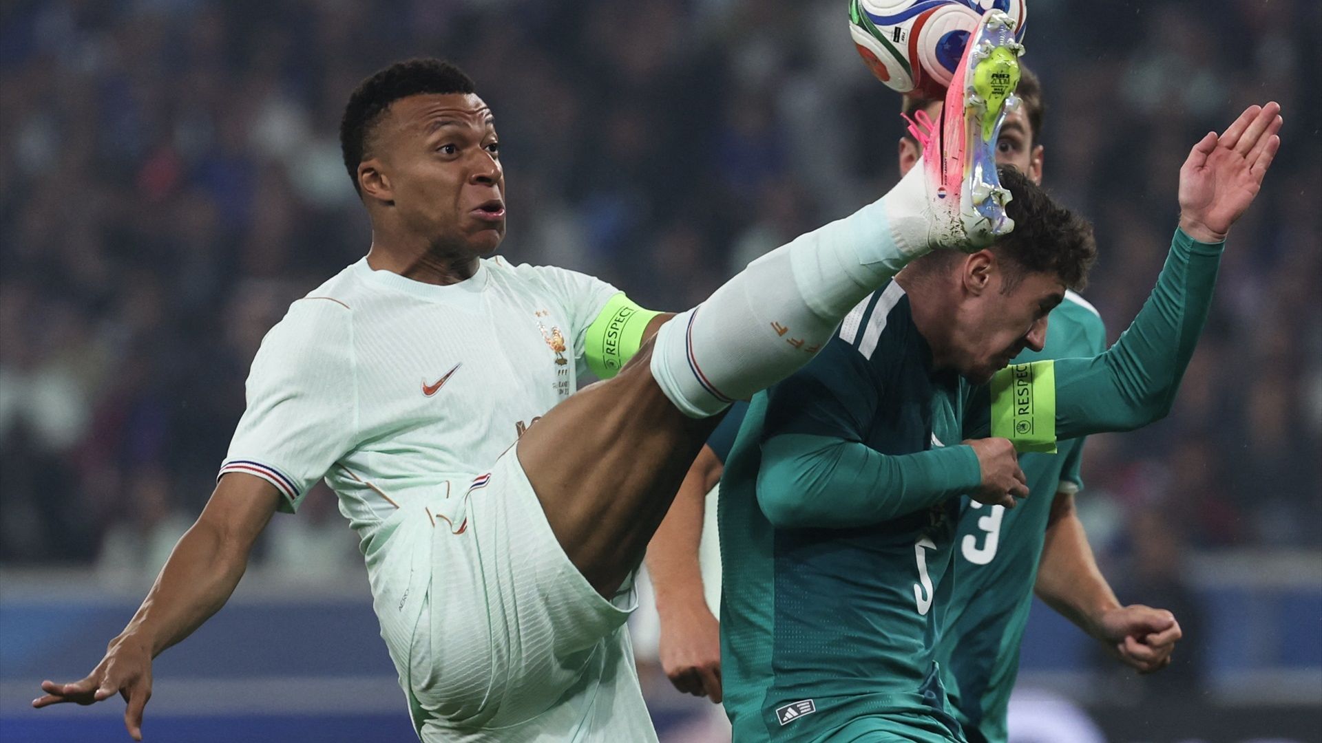 Kylian Mbappé durante un partido con Francia Kylian Mbappé durante un partido con Francia