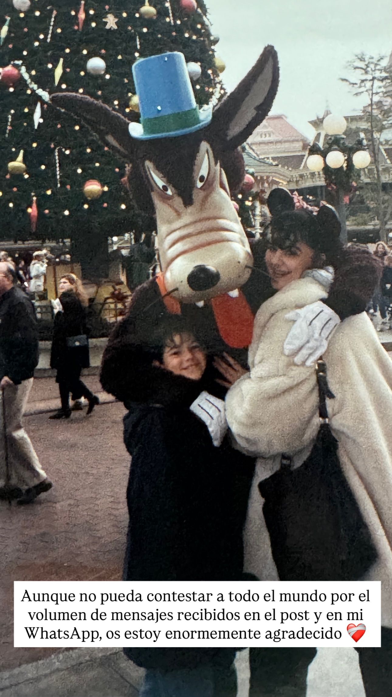 Miguel Ángel Muñoz, durante su infancia junto a su madre, Cristina Blanco