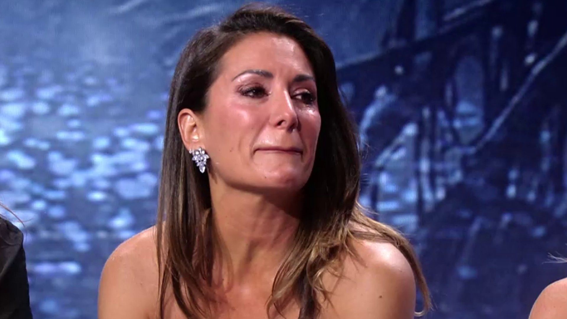 Nagore rompe a llorar al ver el romántico momento entre Alba y Dulceida en plató
