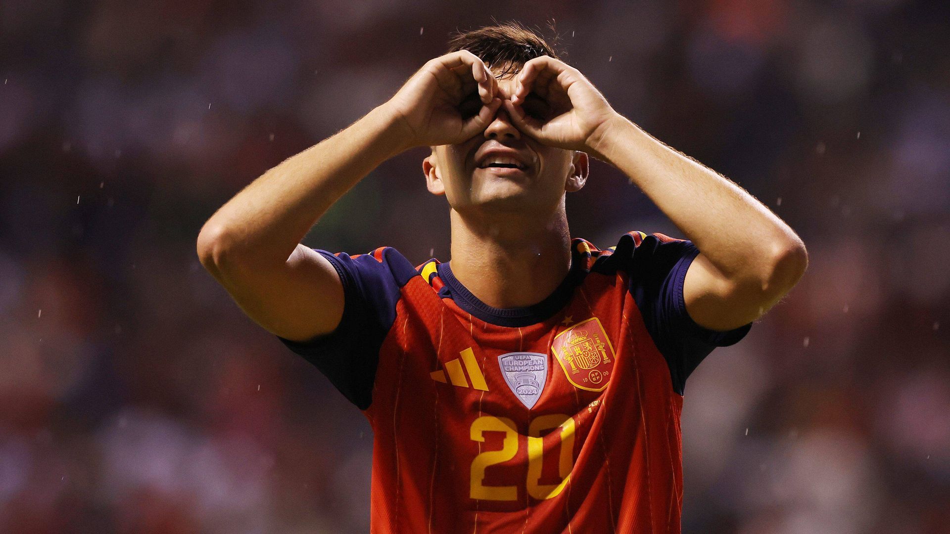 Pedri celebrando un gol con la Selección Española