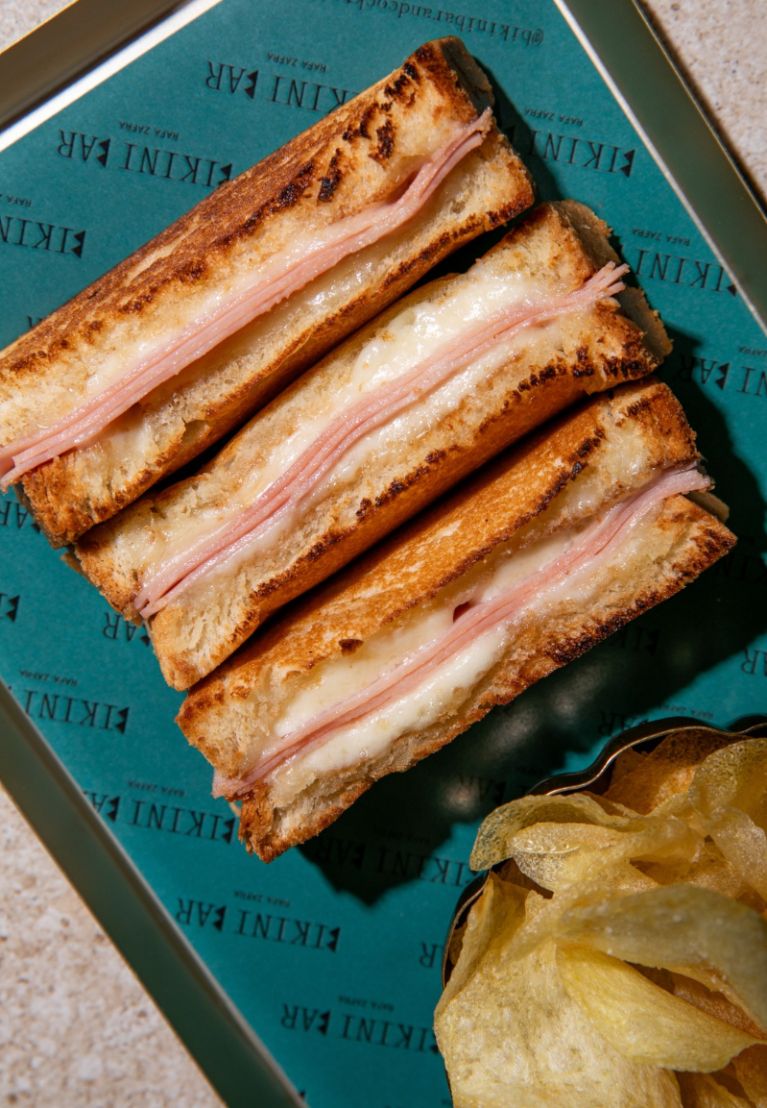 Sandwich y patatas