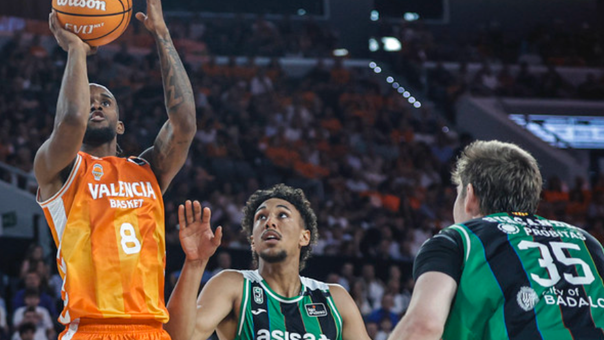 Valencia Basket se apunta el 2-0 en semifinales ante el Joventut (90-76)