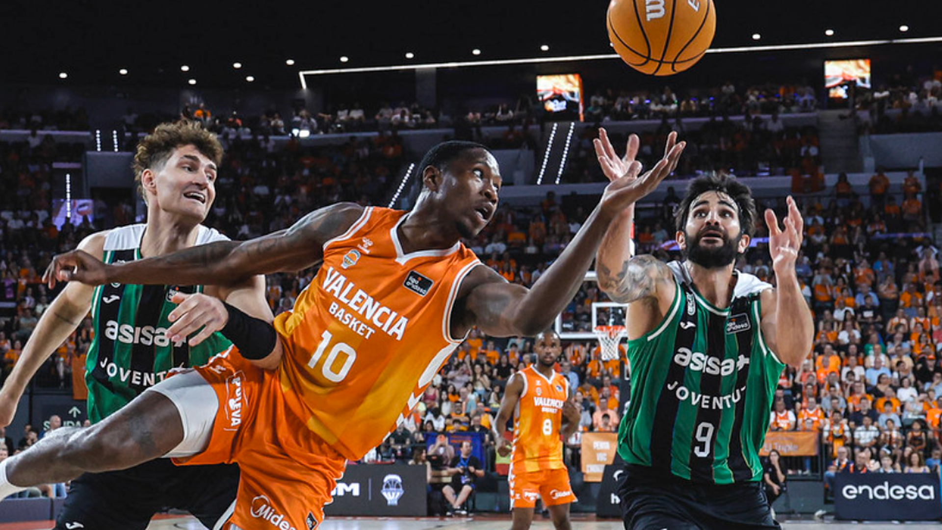 Valencia Basket se apunta el 2-0 en semifinales ante el Joventut (90-76)