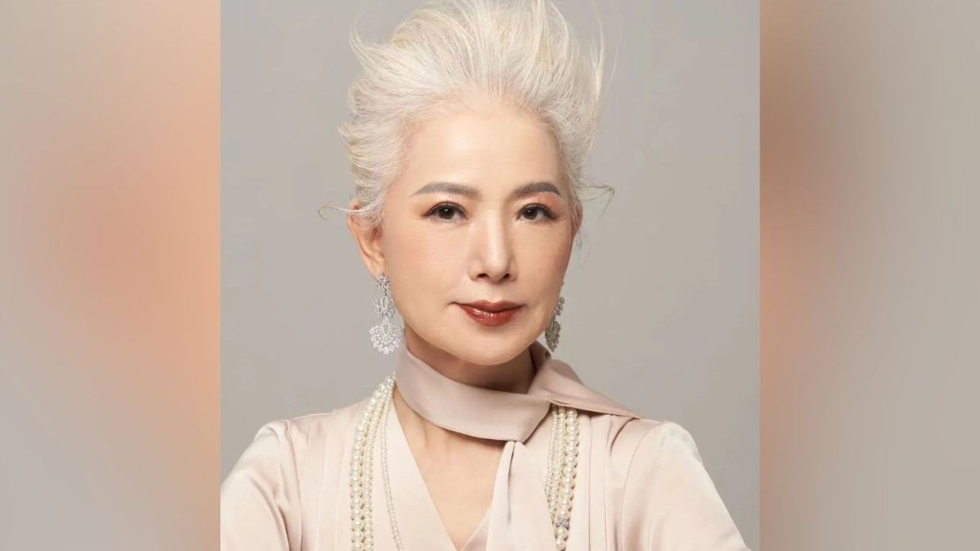 Yingzi sorprende a sus 74 años por su apariencia juvenil Yingzi sorprende a sus 74 años por su apariencia juvenil