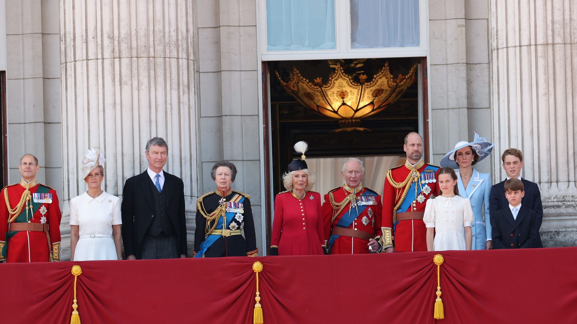 El monarca se ha enfrentado al Trooping the Colour más solitario hasta ahora