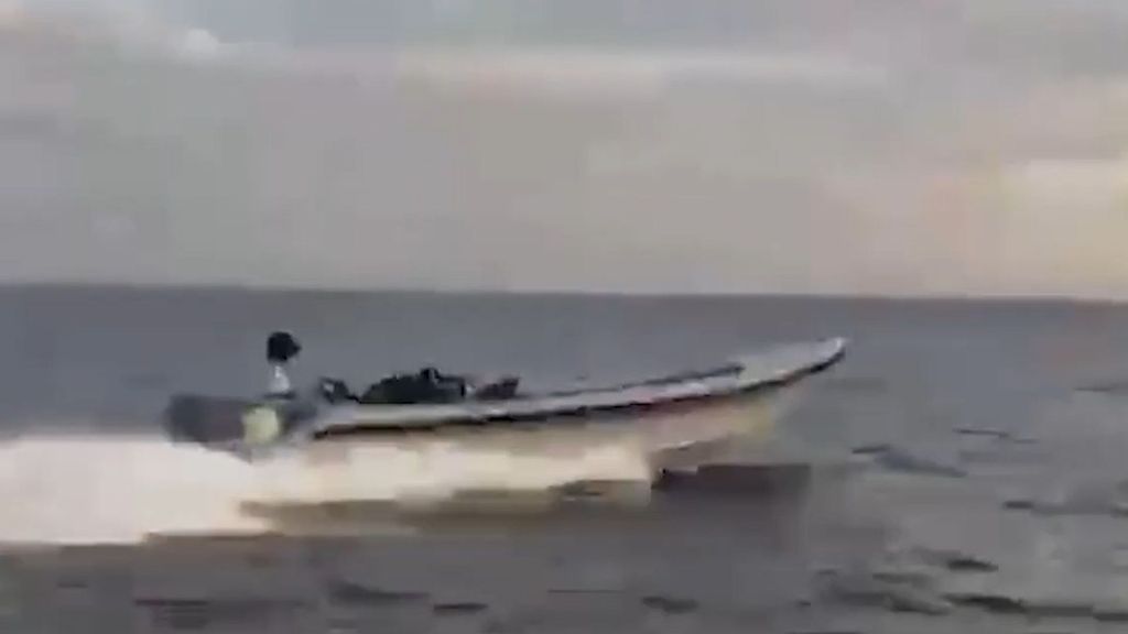 Persiguen e interceptan una narcolancha que llevaba casi 4.800 kilos de hachís en el Estrecho de Gibraltar