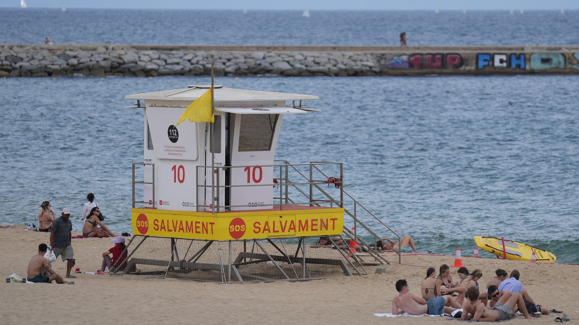 Puesto de socorro en una playa de Barcelona Puesto de socorro en una playa de Barcelona