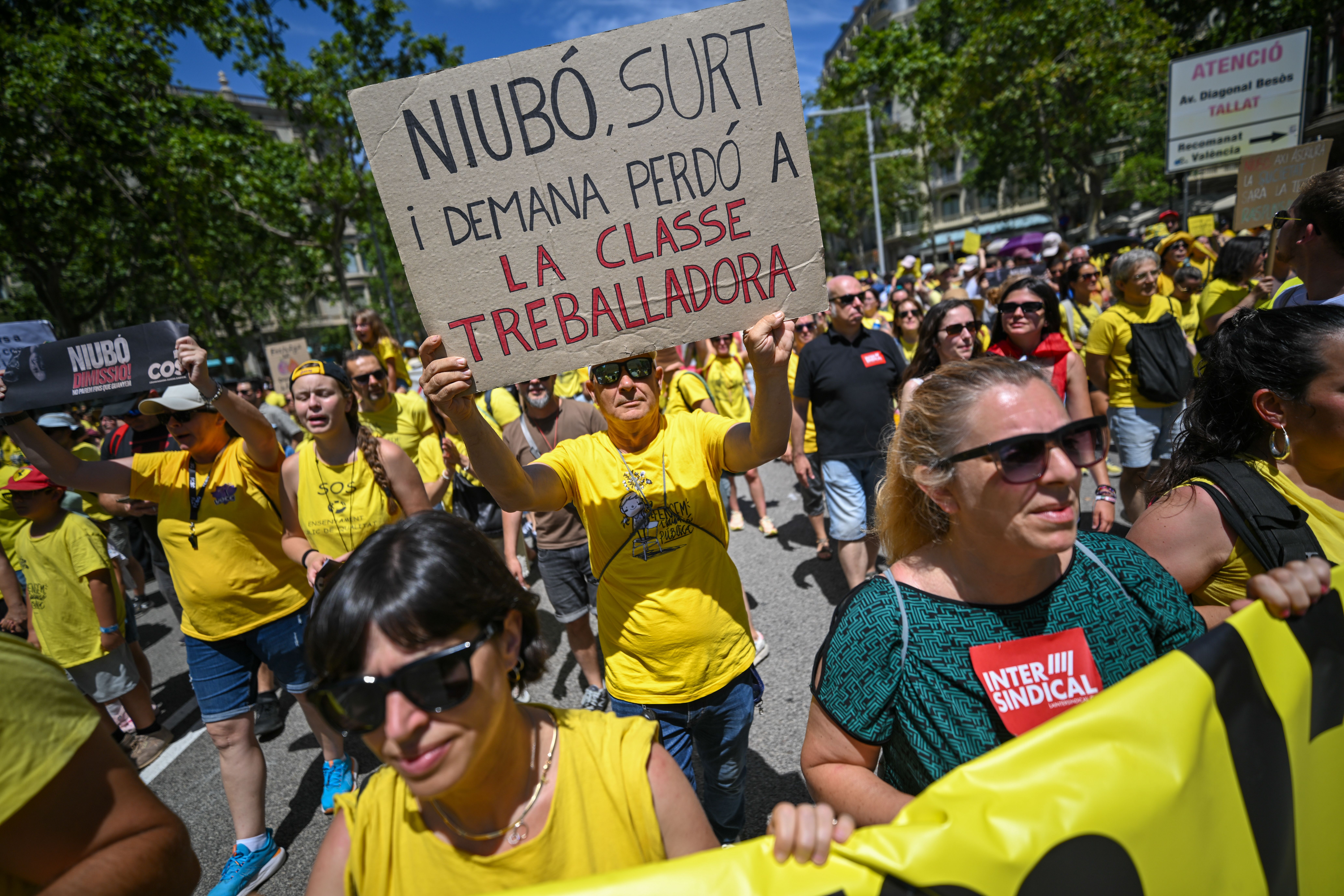 Cartel en el que piden a Niubó que dimita