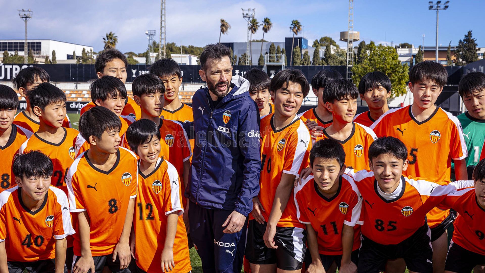 Corberán con la Academia del VCF en Japón