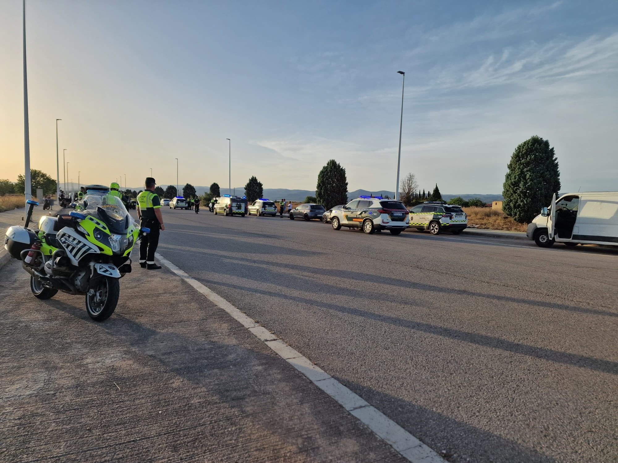 Despliegue de patrullas para tratar de interceptar a los motoristas
