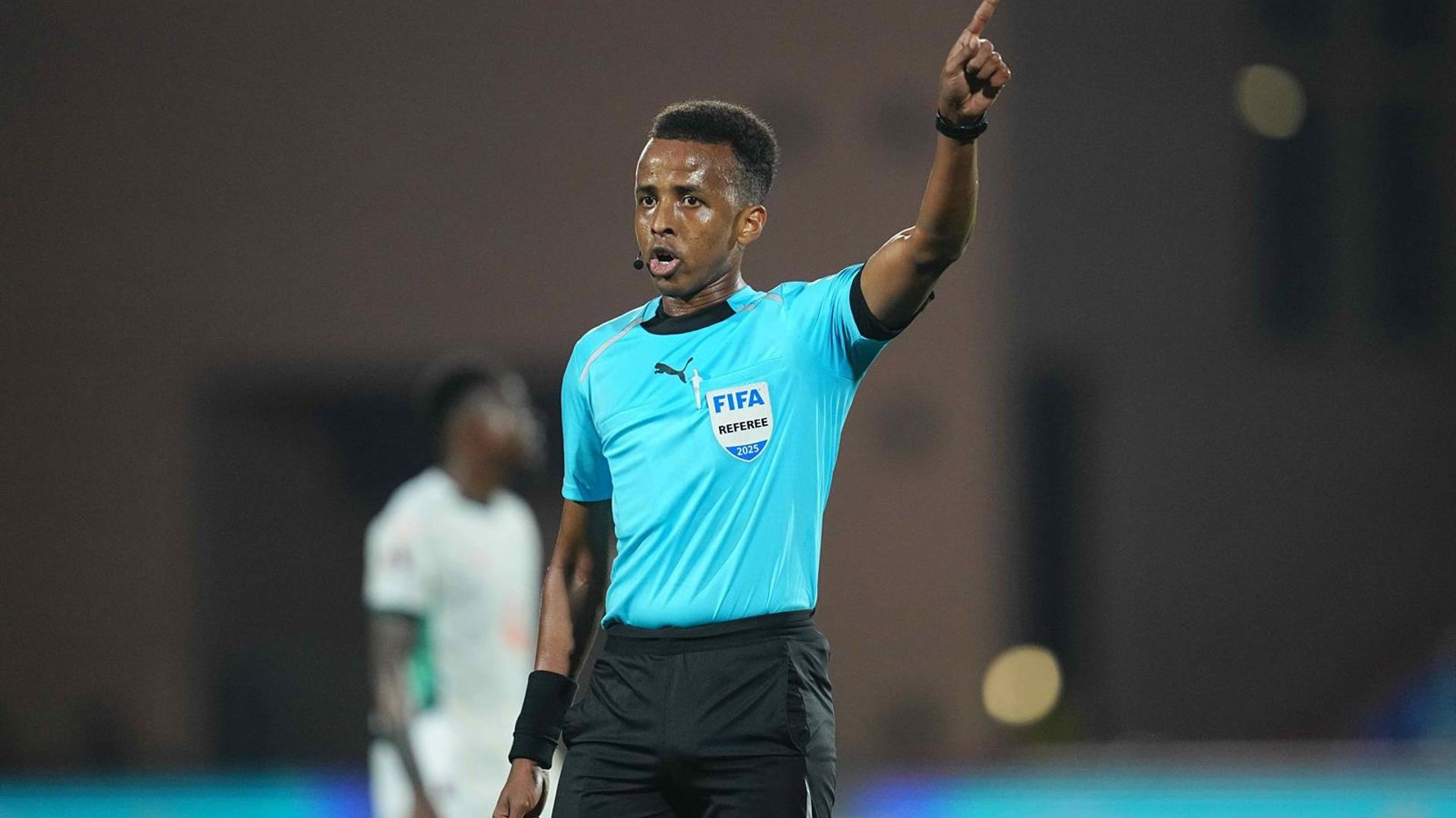 El árbitro somalí Omar Artan cobrará su sueldo íntegro del Mundial El árbitro somalí Omar Artan cobrará su sueldo íntegro del Mundial