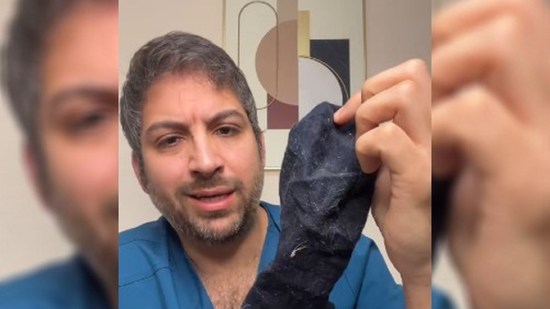 La advertencia de un farmacéutico sobre los problemas de dormir con calcetines: "Tienen hasta 20 veces más bacterias que el váter de tu casa" La advertencia de un farmacéutico sobre los problemas de dormir con calcetines: "Tienen hasta 20 veces más bacterias que el váter de tu casa"