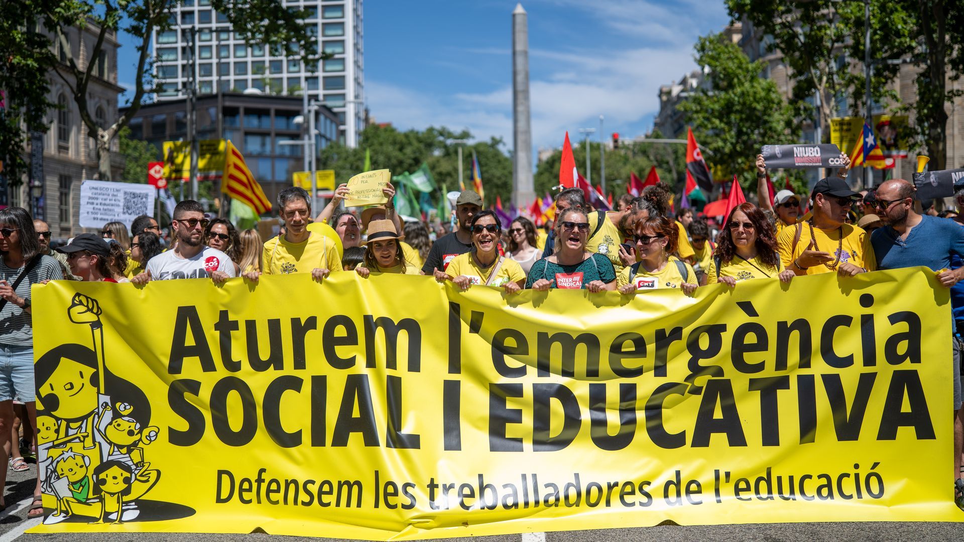 Numerosas personas asisten a una manifestación por la educación pública en Barcelona Numerosas personas asisten a una manifestación por la educación pública en Barcelona