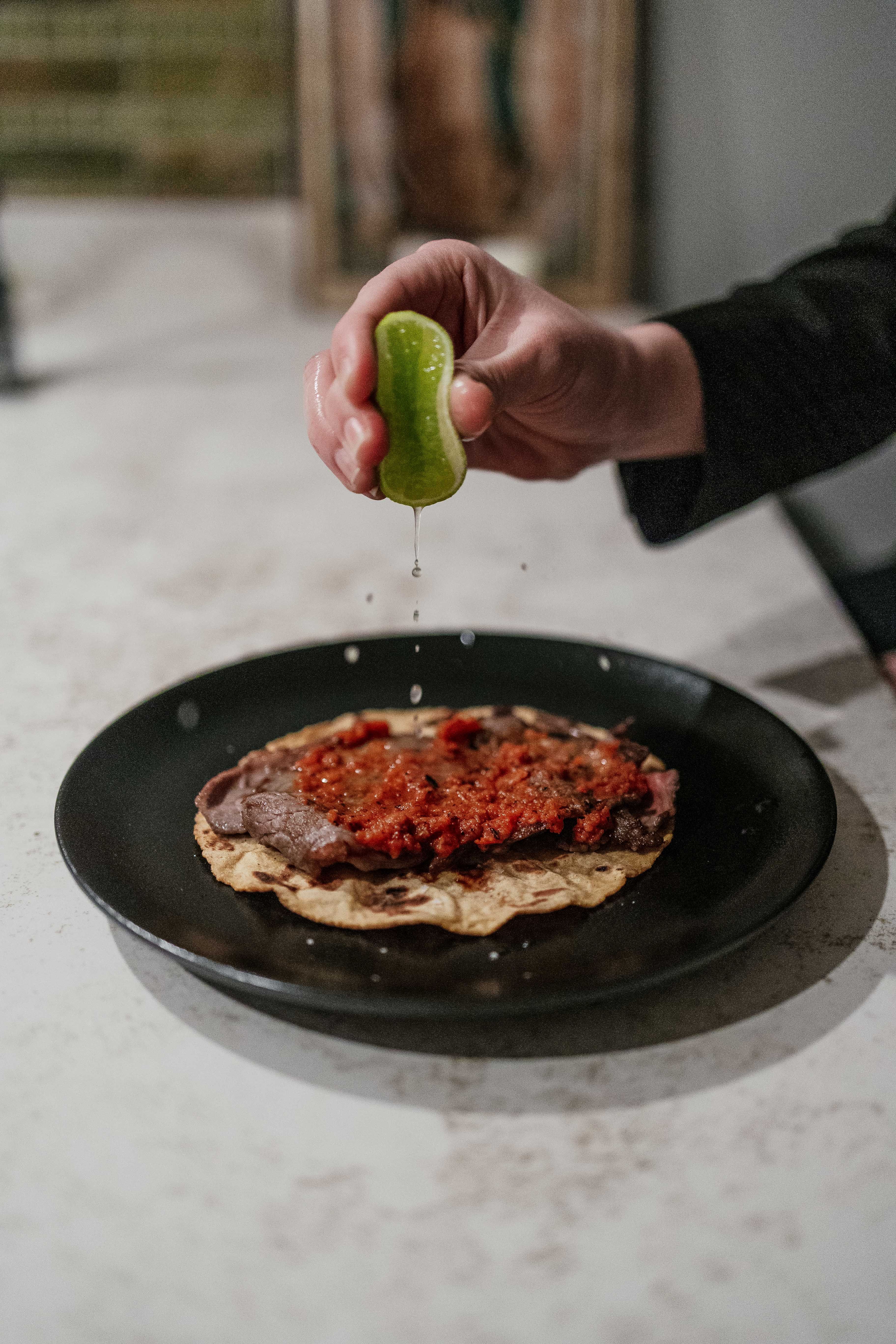 Taco de rib eye a la brasa (más conocido como gaonera)