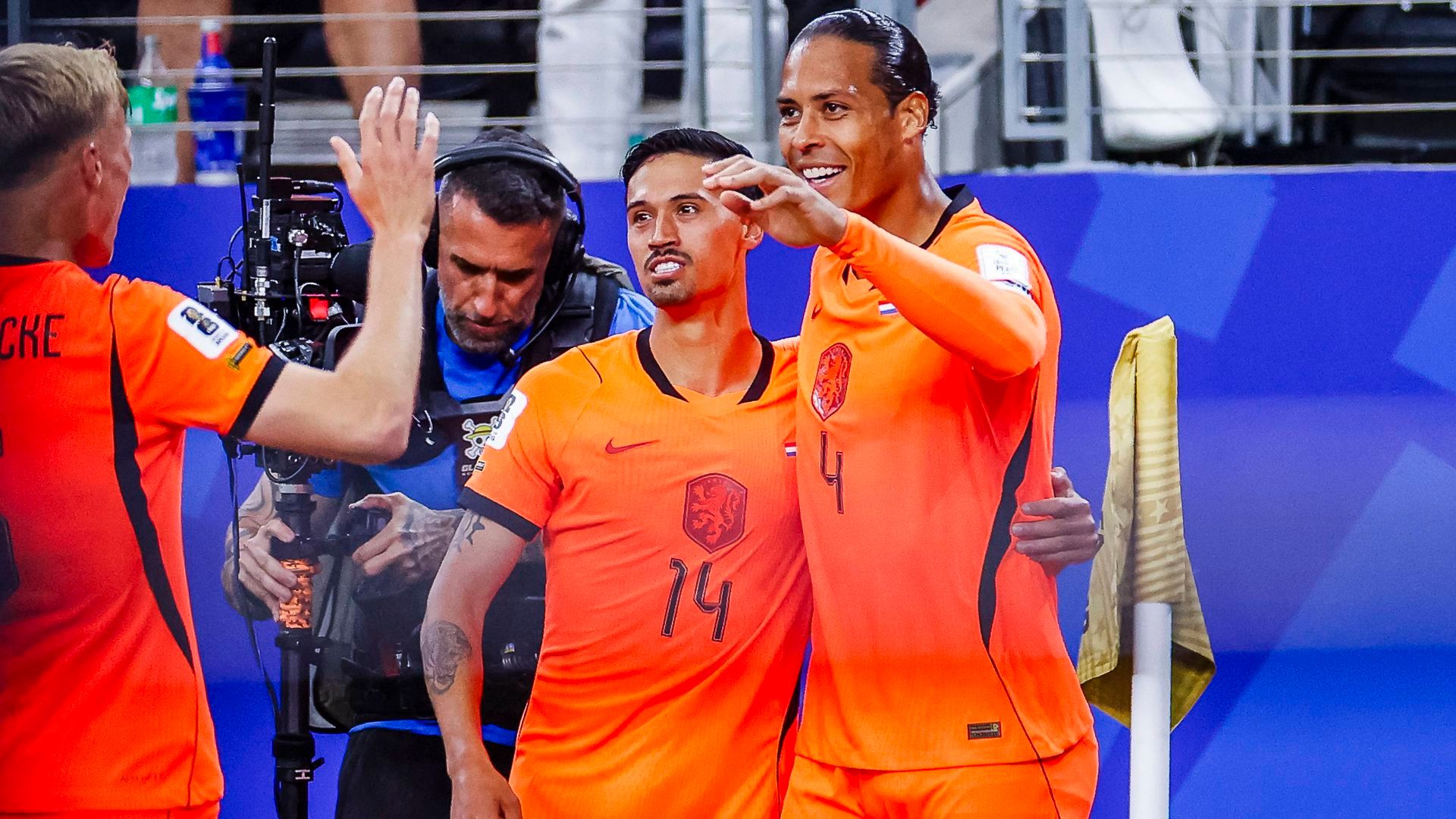 Van Dijk celebra su gol ante Japón