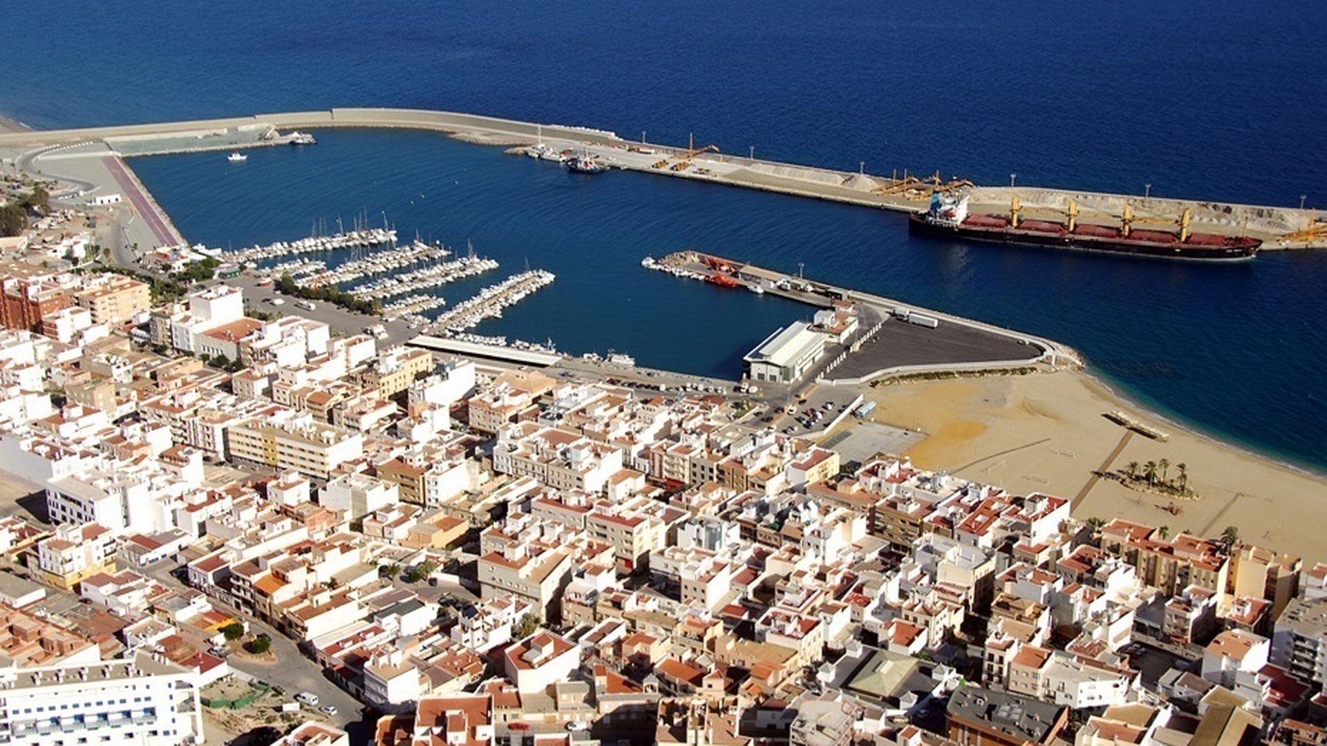 Encuentran el cuerpo de un hombre en el puerto de Garrucha, Almería Encuentran el cuerpo de un hombre en el puerto de Garrucha, Almería