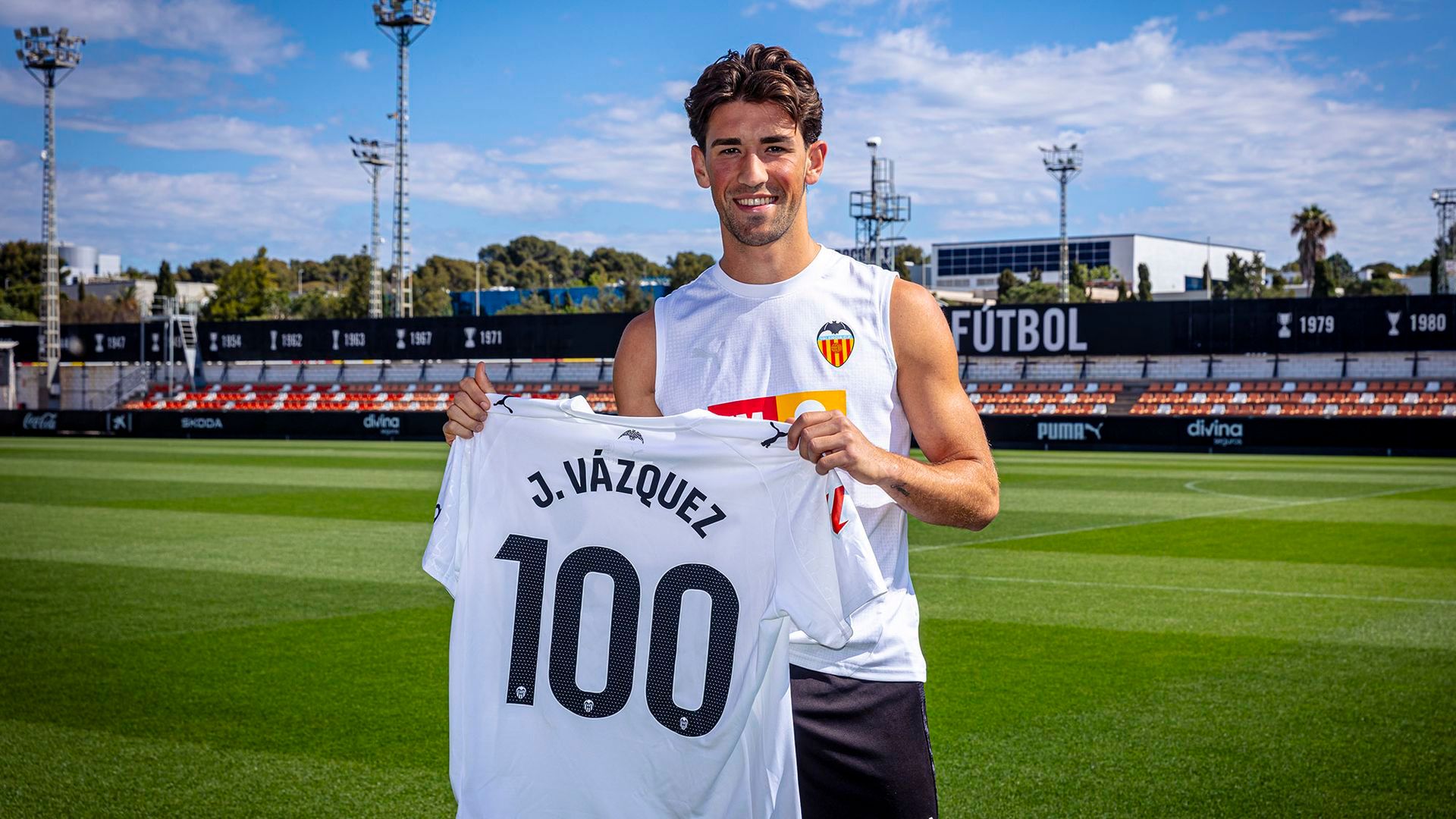 Jesús Vázquez cumplió 100 partidos oficiales con el Valencia CF esta temporada