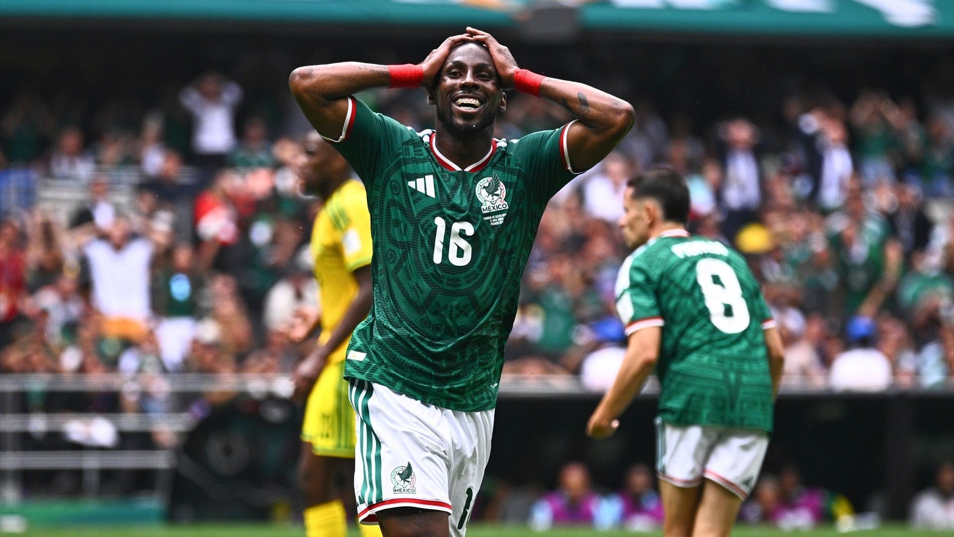 Julián Quiñones durante el primer partido de México en el Mundial 2026