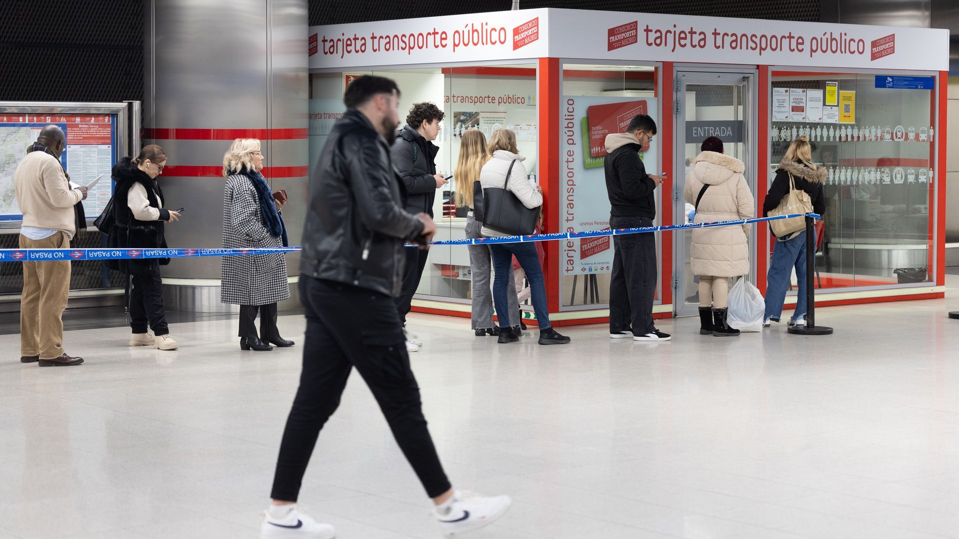 La polémica decisión de Ayuso sobre la Tarjeta de Transporte: "Uno de los mejores transportes públicos del mundo hay que pagarlo" La polémica decisión de Ayuso sobre la Tarjeta de Transporte: "Uno de los mejores transportes públicos del mundo hay que pagarlo"