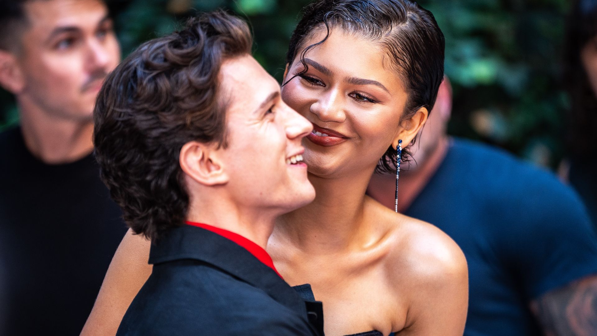 La reacción de Tom Holland y Zendaya al ver unos 'ninjas' durante la promoción de la película de 'Spider-Man' en Madrid La reacción de Tom Holland y Zendaya al ver unos 'ninjas' durante la promoción de la película de 'Spider-Man' en Madrid
