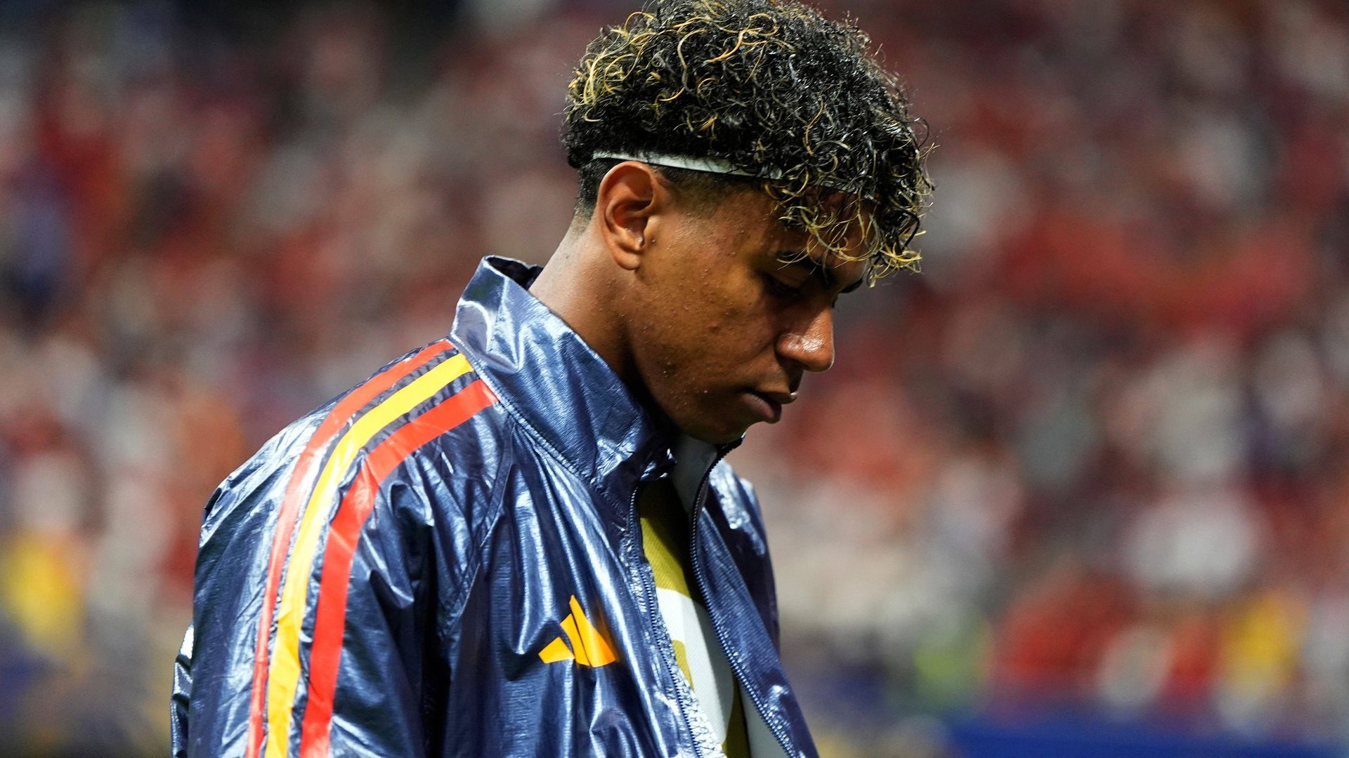 Lamine Yamal, con la chaqueta del himno de la Selección Española Lamine Yamal, con la chaqueta del himno de la Selección Española
