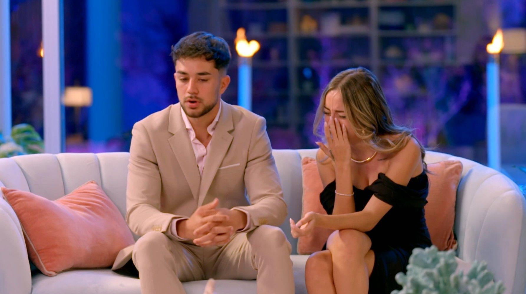 Las lágrimas de Ainhoa en su reencuentro con Álex, al completo/Ainhoa, en un mar de lágrimas en su reencuentro con Álex