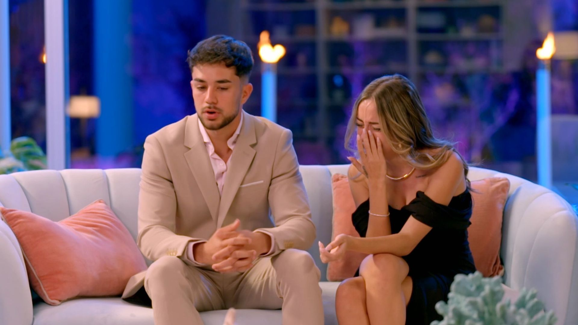Las lágrimas de Ainhoa en su reencuentro con Álex, al completo/Ainhoa, en un mar de lágrimas en su reencuentro con Álex