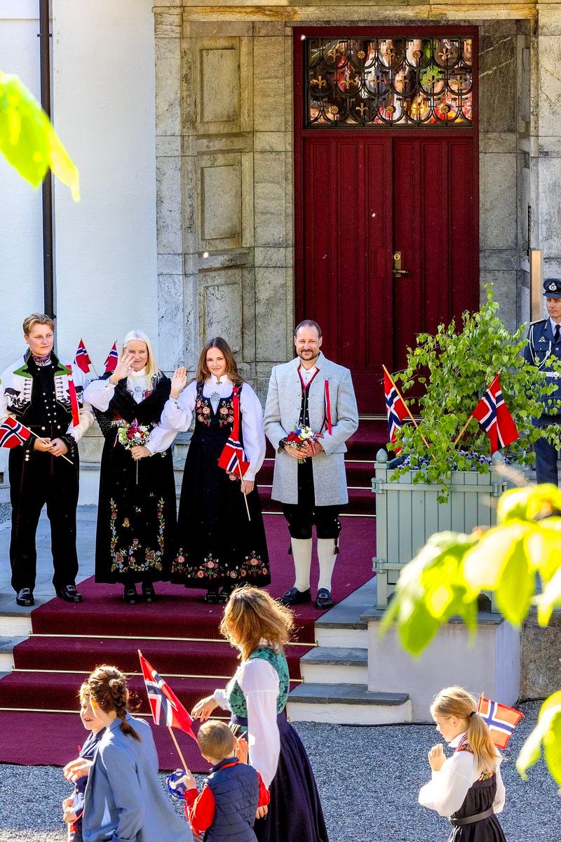 Los príncipes de Noruega y sus hijos, en la residencia de Skaugum, donde Marius Borg quiere cumplir su condena