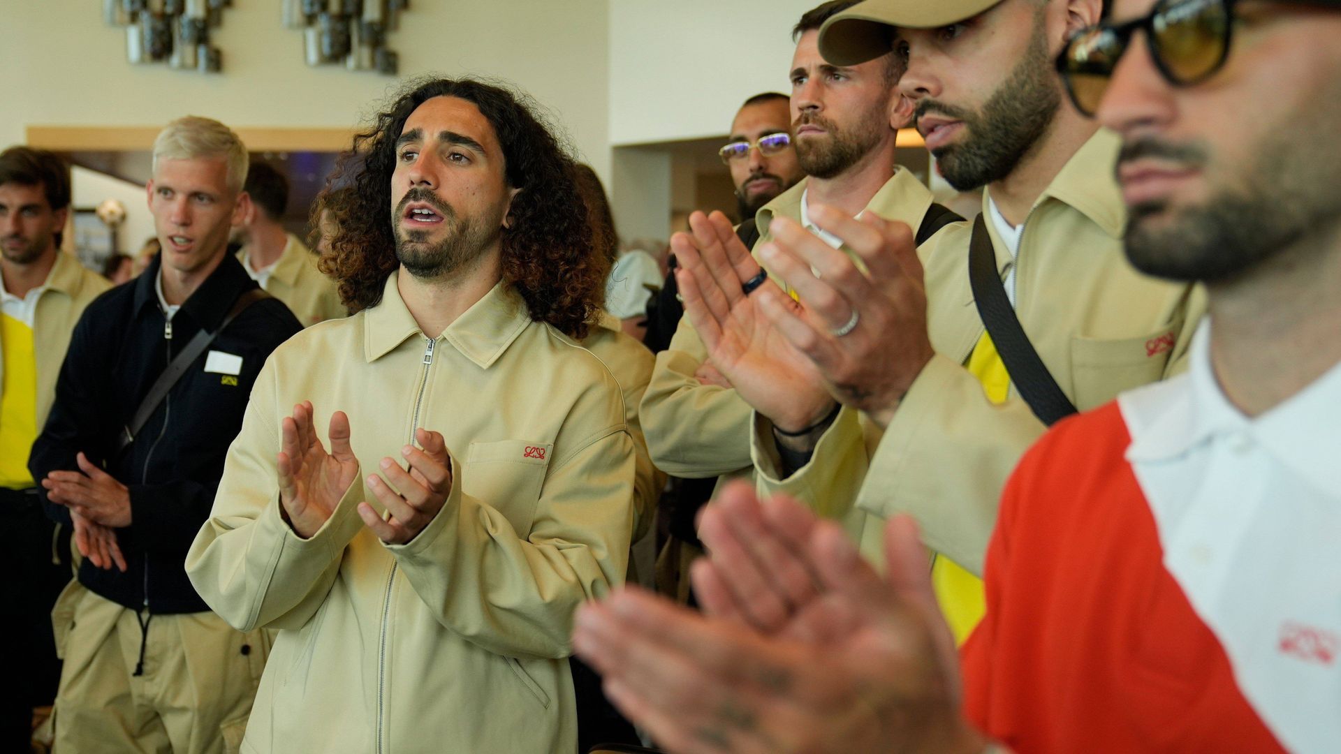 Marc Cucurella, junto al resto de jugadores de la Selección Española Marc Cucurella, junto al resto de jugadores de la Selección Española